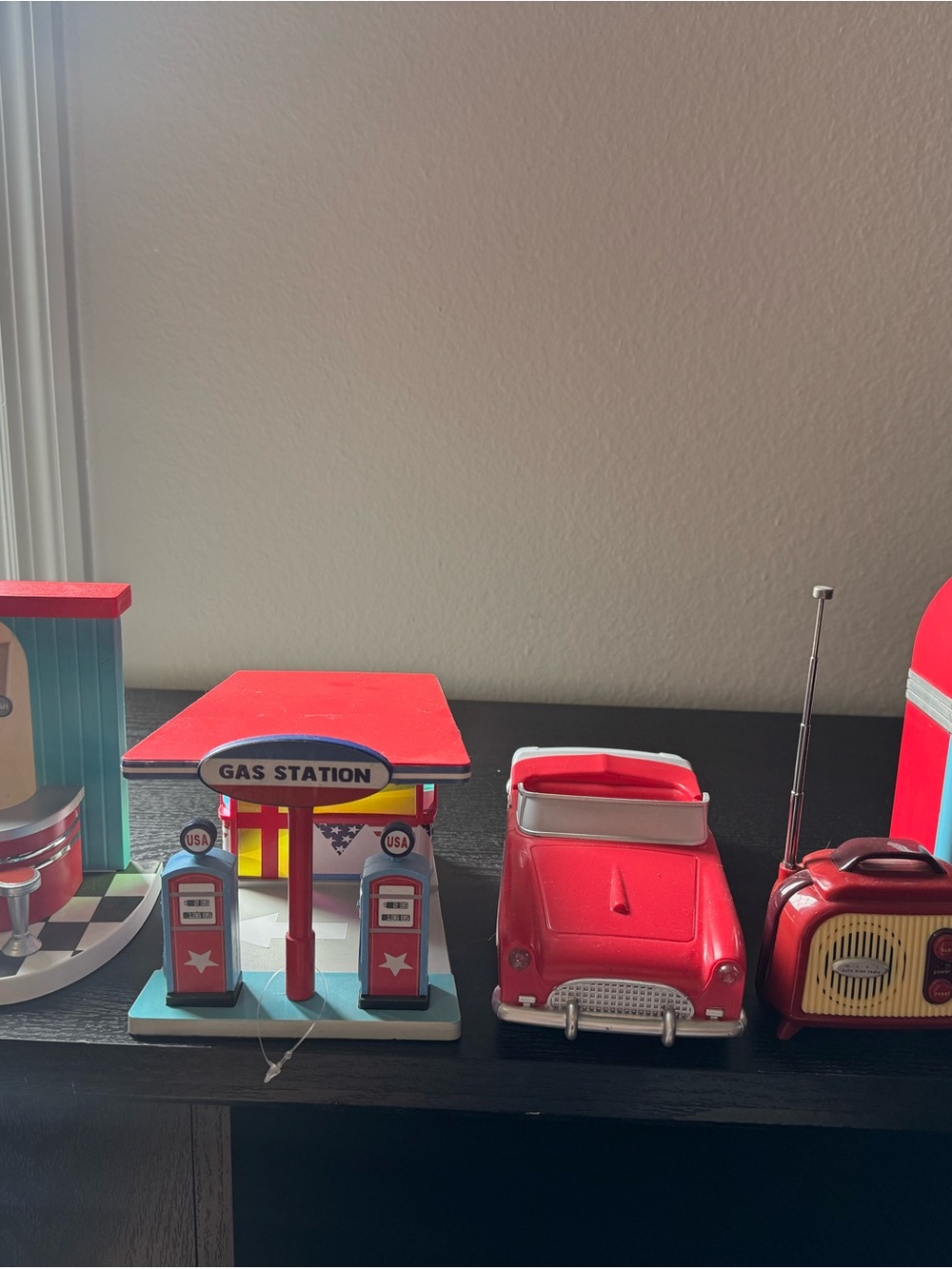 Retro bullseye limited edition 1950’s - gas station dinner retro car & radio set